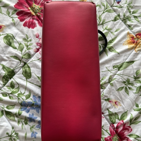 Karl Lagerfeld Paris Zipper Pink/Purple Ombré Tote With Keychain - Picture 11 of 16